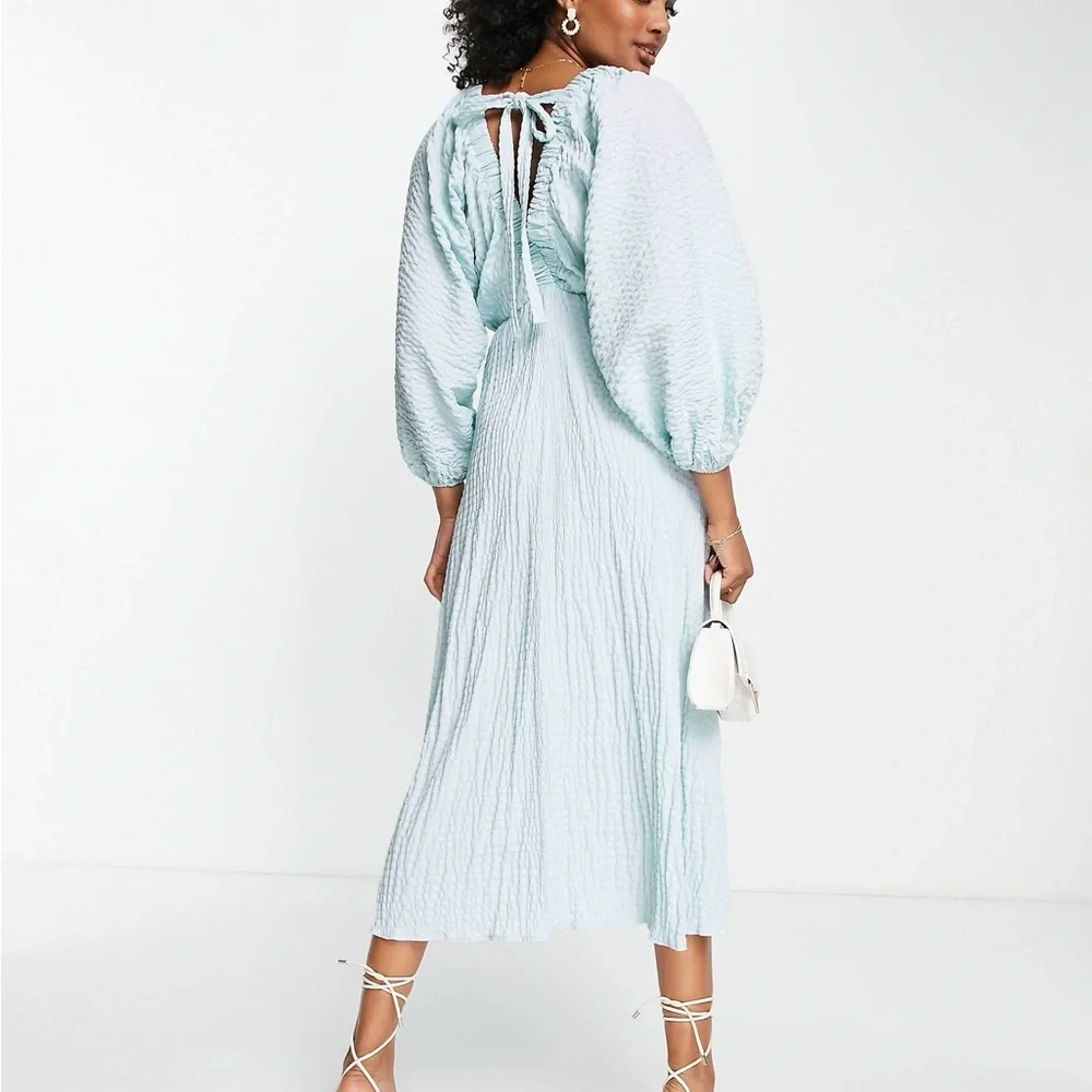 ASOS DESIGN textured plunge maxi dress with batwing sleeve in blue - Picture 3 of 11